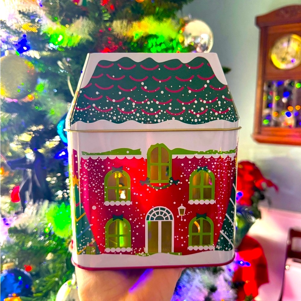 PartyLite Winter Village Jar Candle Tin
